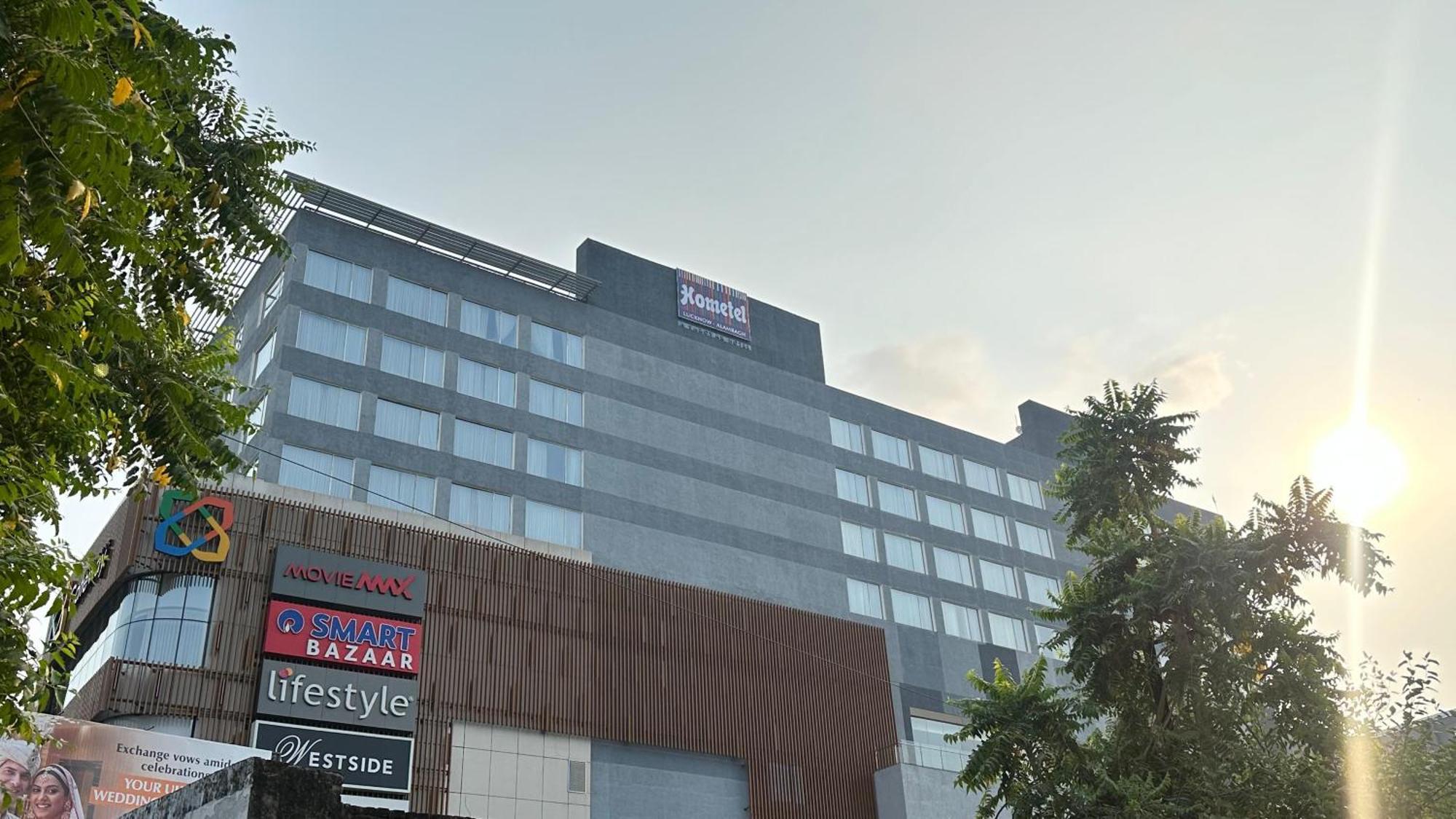 Hometel Alambagh Lucknow - A Sarovar Hotel Luaran gambar
