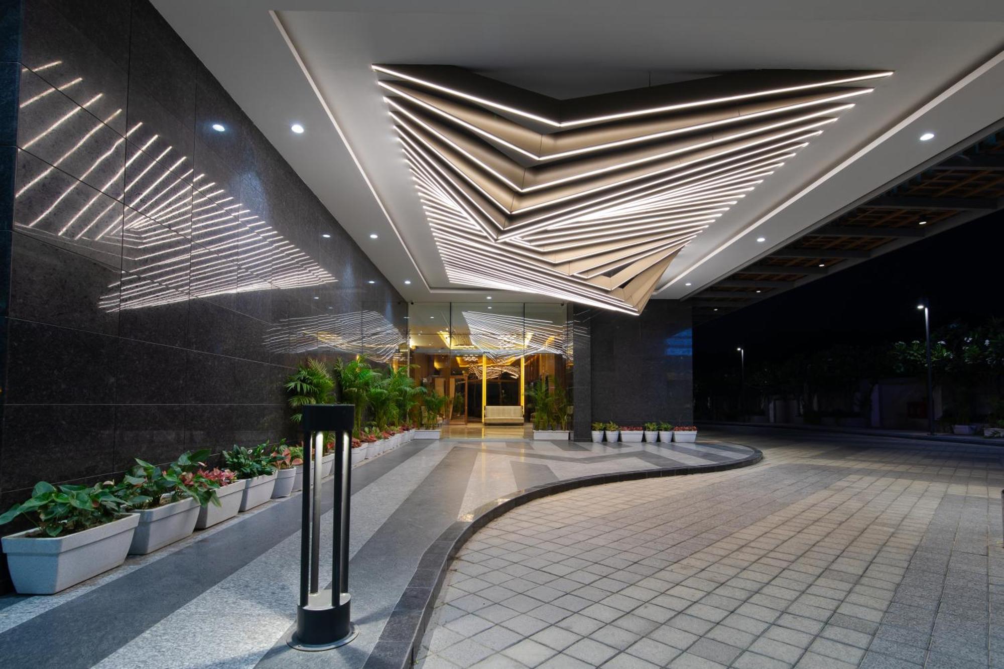 Hometel Alambagh Lucknow - A Sarovar Hotel Luaran gambar