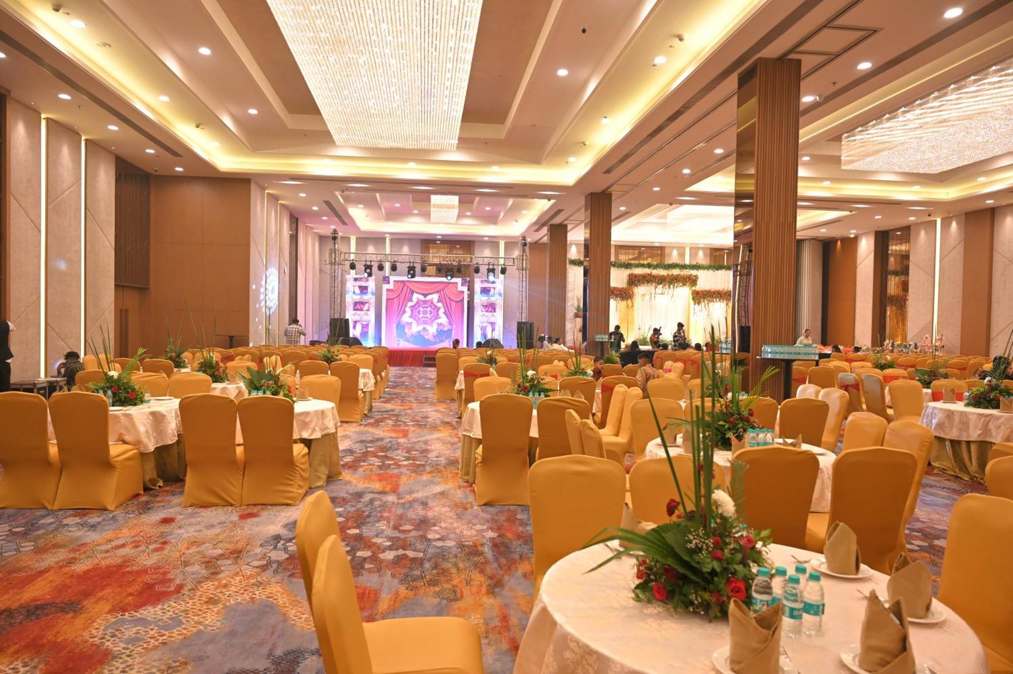 Hometel Alambagh Lucknow - A Sarovar Hotel Luaran gambar