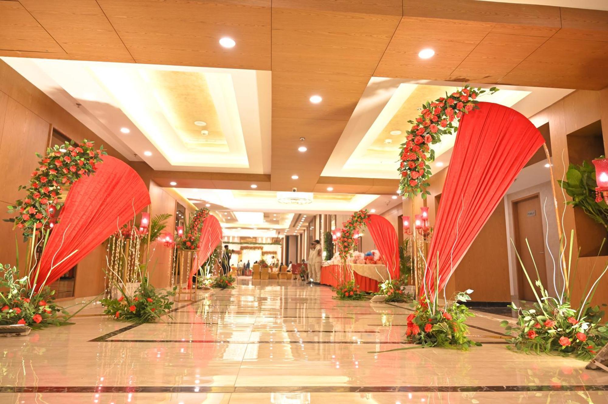 Hometel Alambagh Lucknow - A Sarovar Hotel Luaran gambar