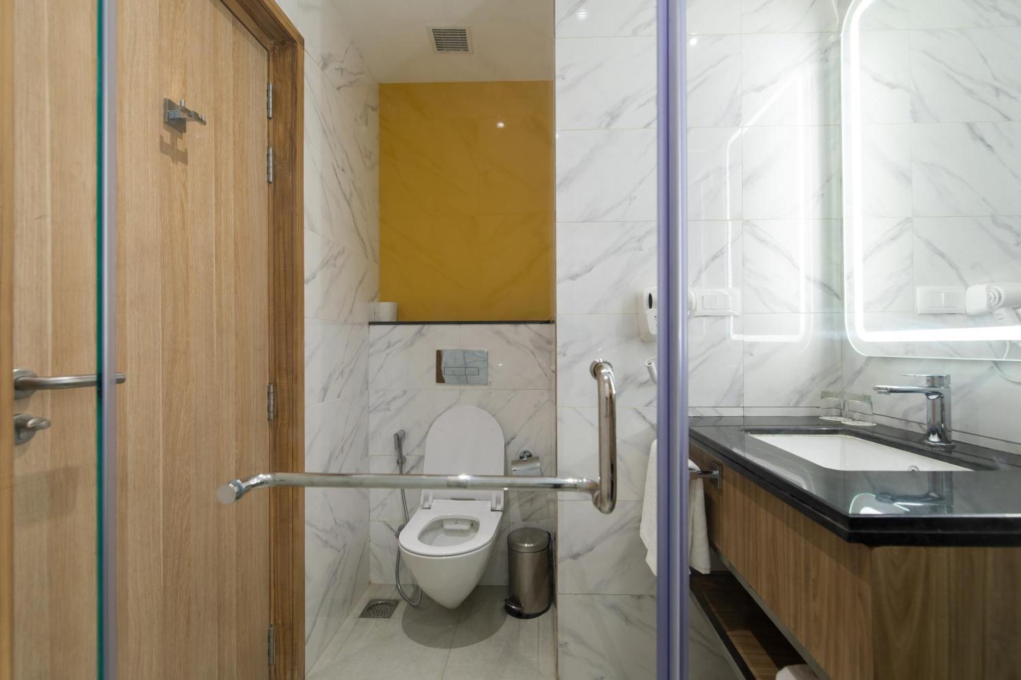 Hometel Alambagh Lucknow - A Sarovar Hotel Luaran gambar