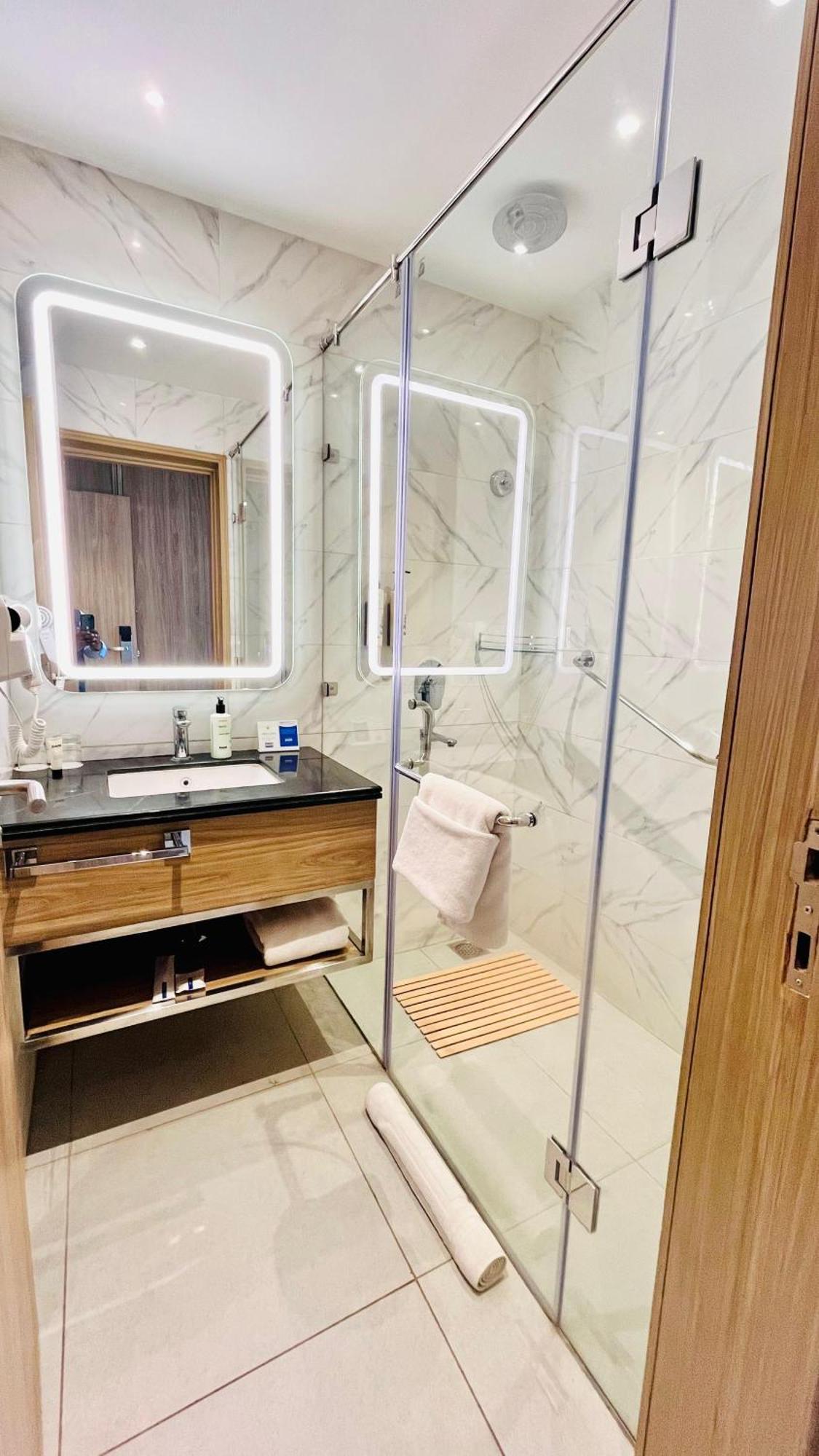 Hometel Alambagh Lucknow - A Sarovar Hotel Luaran gambar