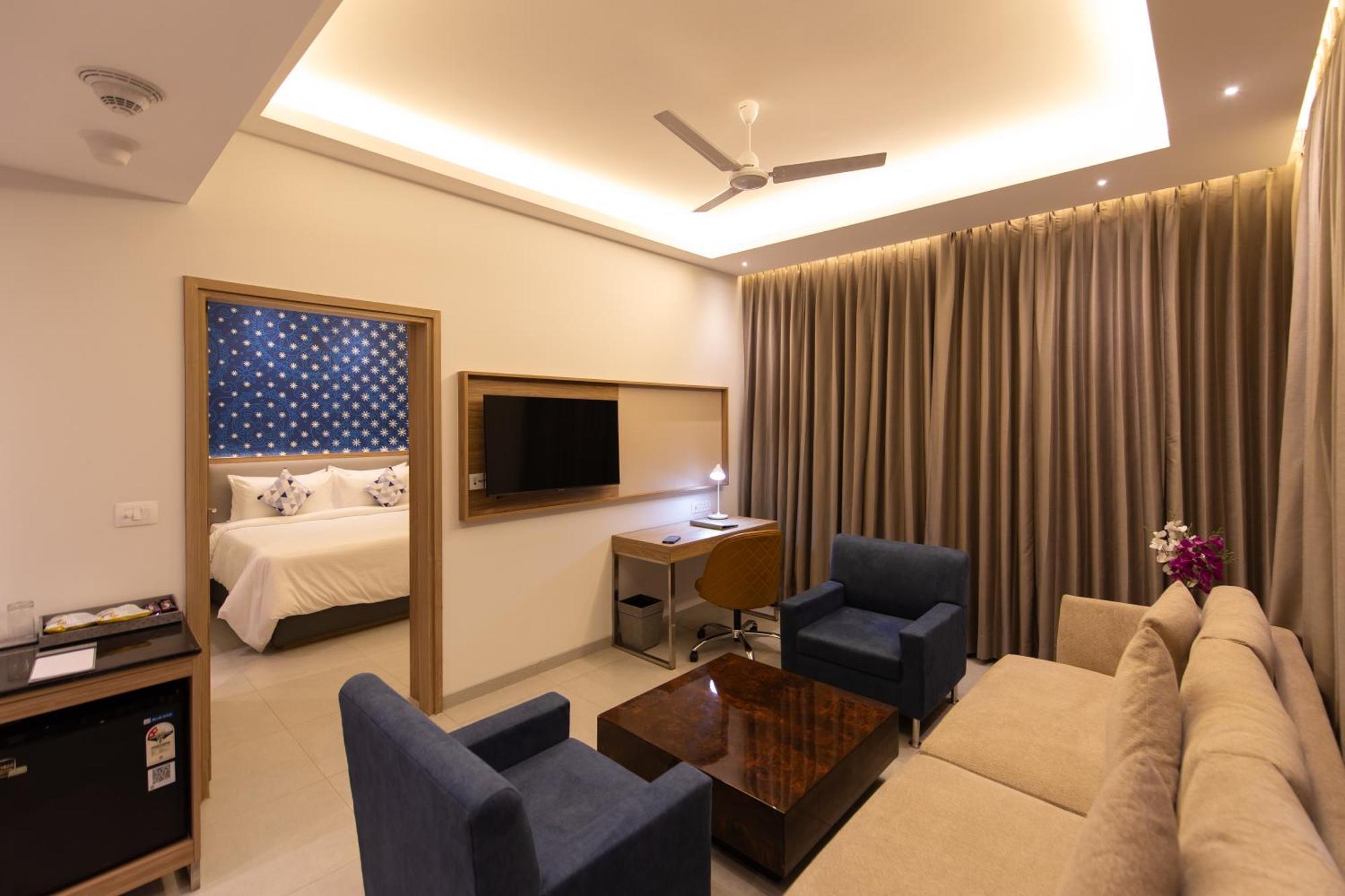 Hometel Alambagh Lucknow - A Sarovar Hotel Luaran gambar